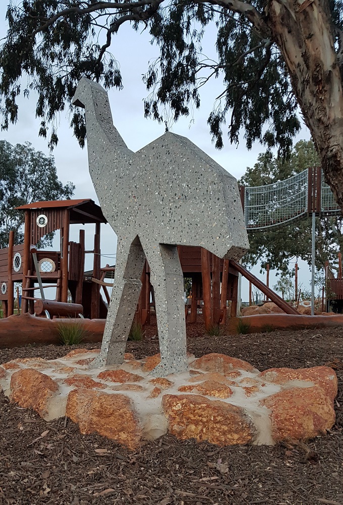 lyPa Emu Climbable Concrete Large