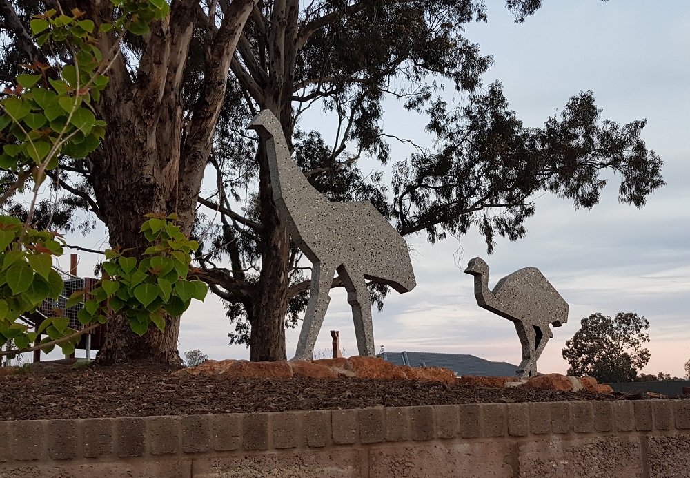 lyPa Emu Climbable Concrete Large