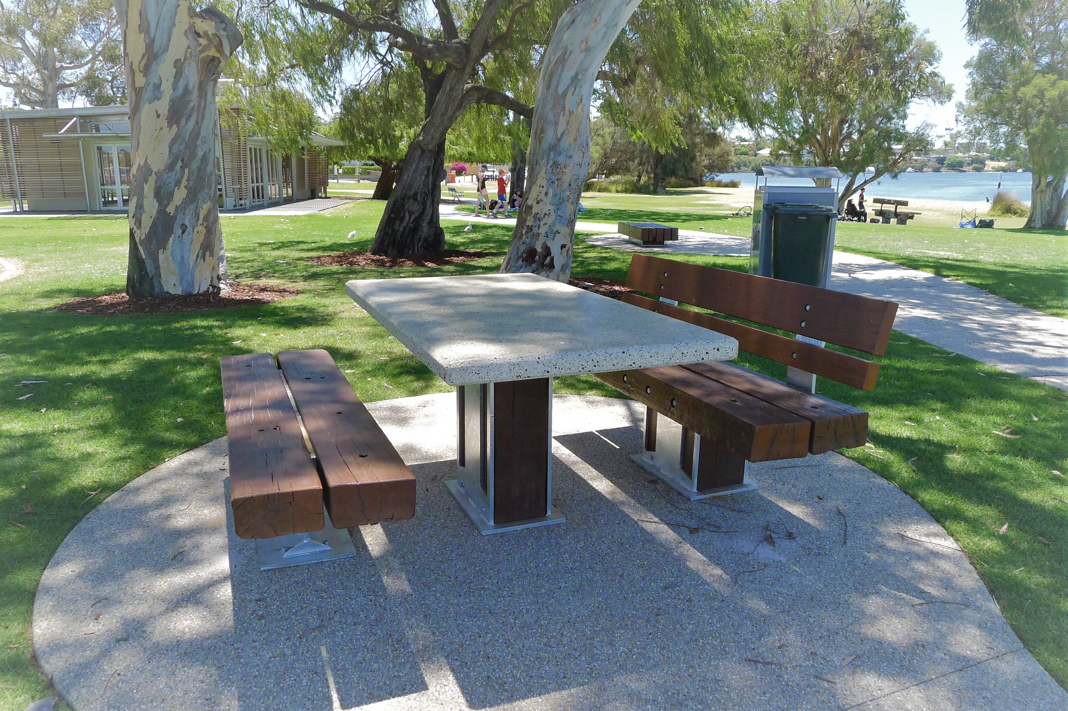 lyPa Picnic Table