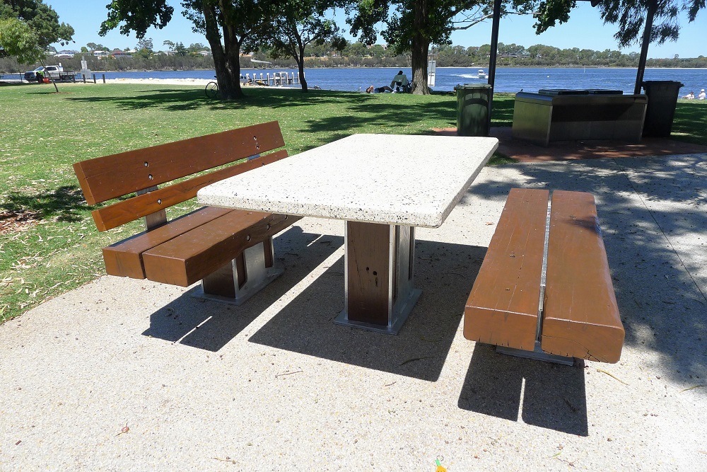 lyPa Picnic Table