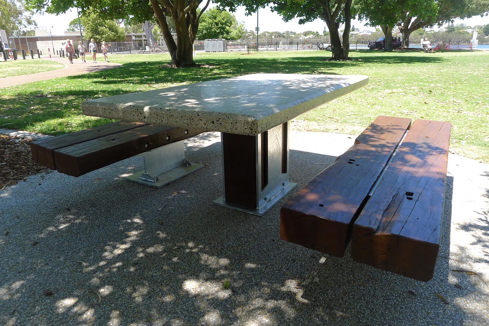 lyPa Picnic Table