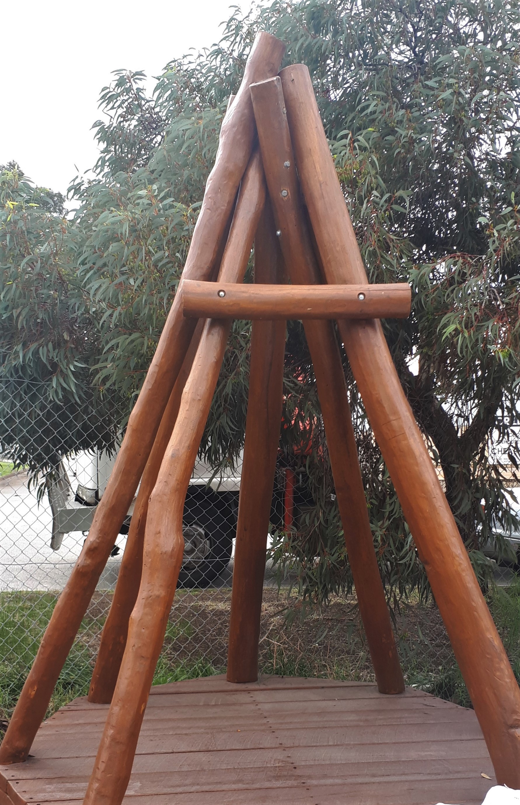 lyPa Rustic Tee Pee with Deck