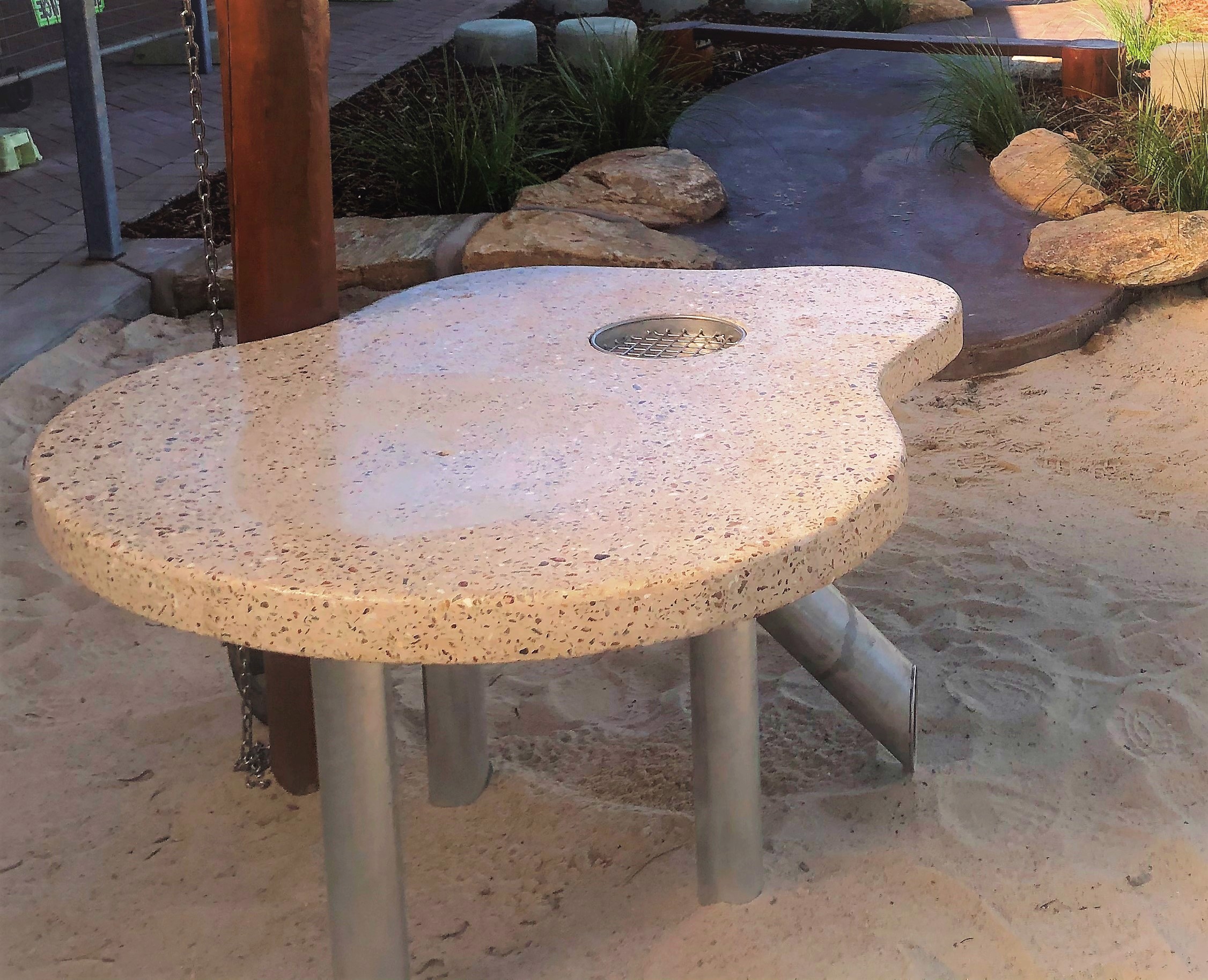 lyPa Concrete Sand Play Table