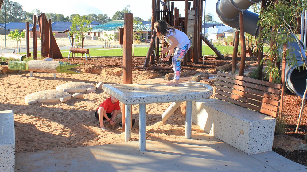 lyPa Concrete Sand Play Table
