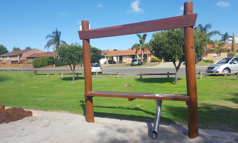 lyPa Timber Sand Play Table