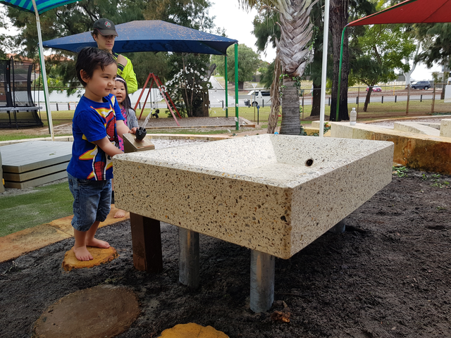 lyPa Water Play Trough